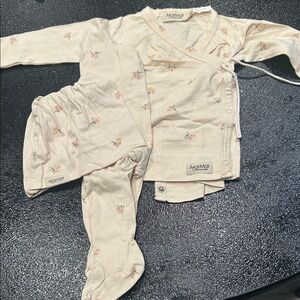 MarMar baby 2 Matching Sets (one with hat) 2m